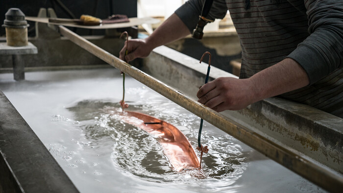 Galvanización con agua calentada por un compresor de tornillos.